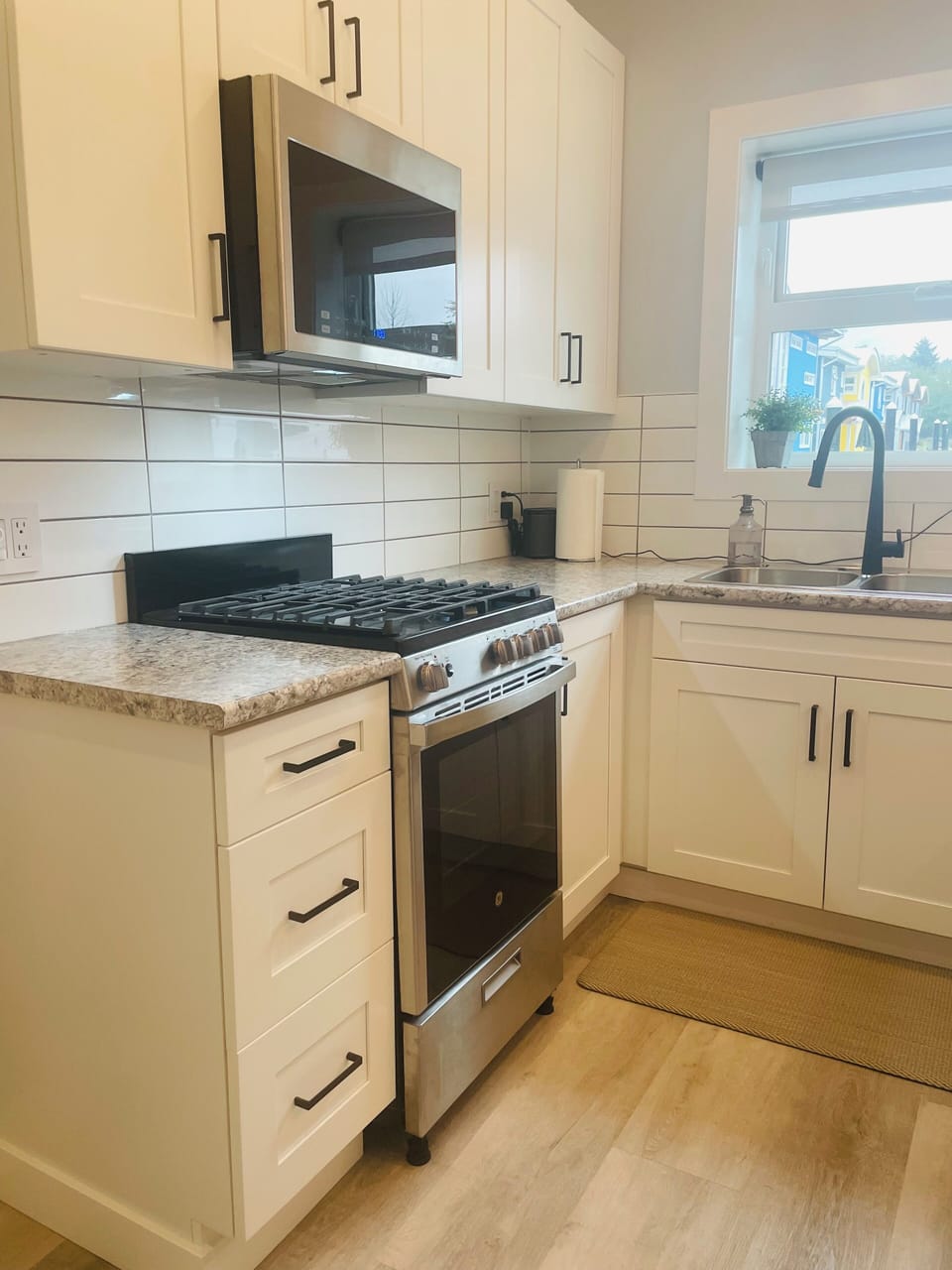 kitchen has all new appliances, gas stove, dishwasher, oven, microwave & fridge