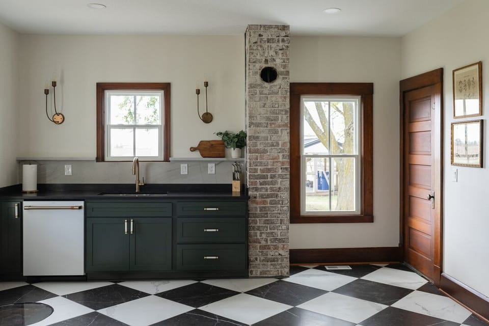 Fully Equipped Kitchen (1)