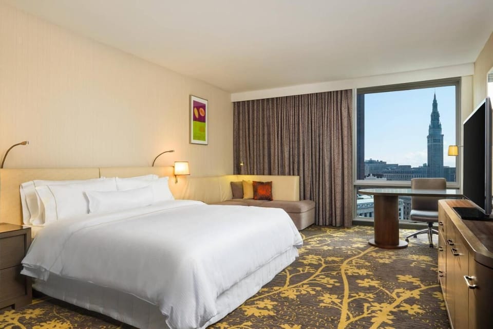 Spacious master-bedroom with a King size bed and flat screen TV. Exact unit will be assigned upon arrival. Views, colors and decor may vary.