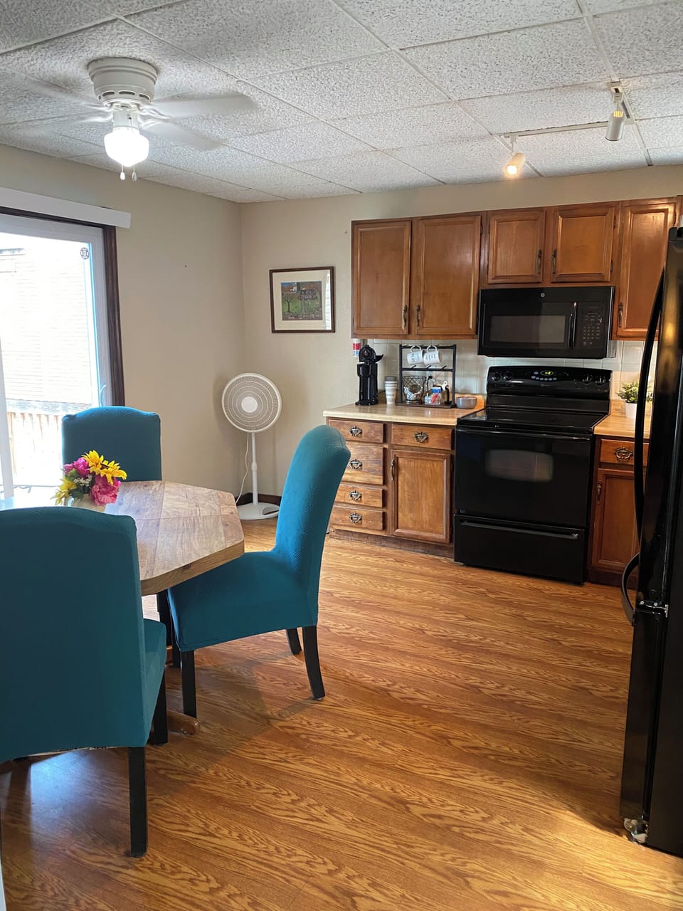 GREAT ROOMY DECK OFF KITCHEN