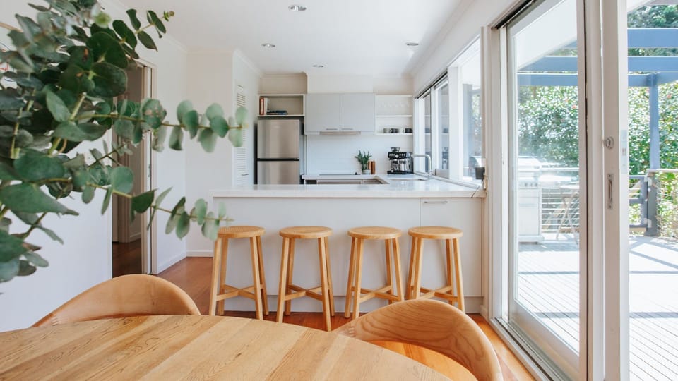 Full Kitchen and Pantry, Cooking essentials, Refrigerated cooling-heating are available.