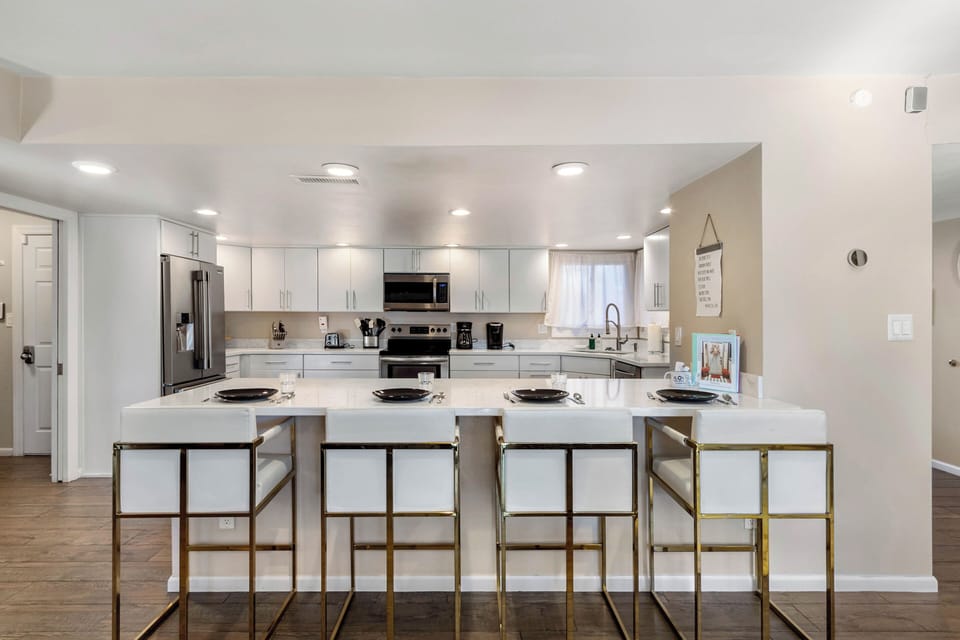 Fully Equipped Kitchen - Stainless Steel Appliances