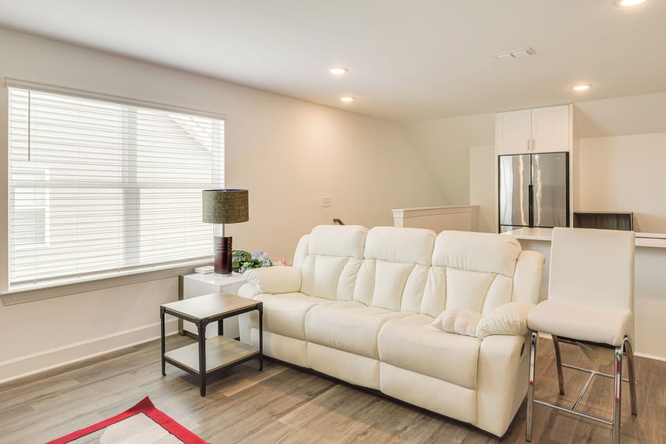 Bonus Living Space | 2nd Floor | Free WiFi