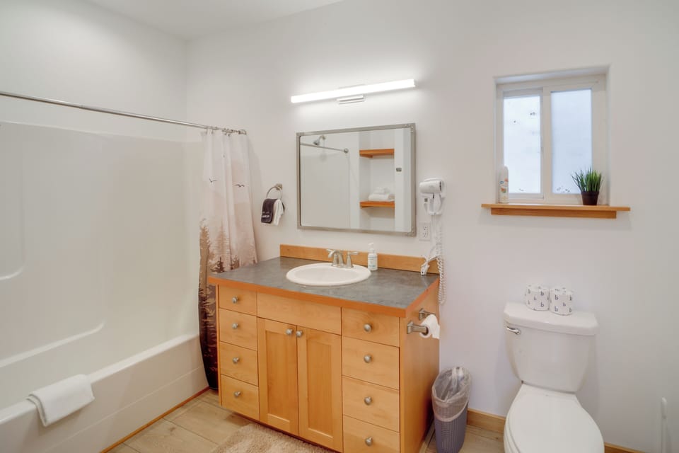 Bathroom | 2nd Floor
