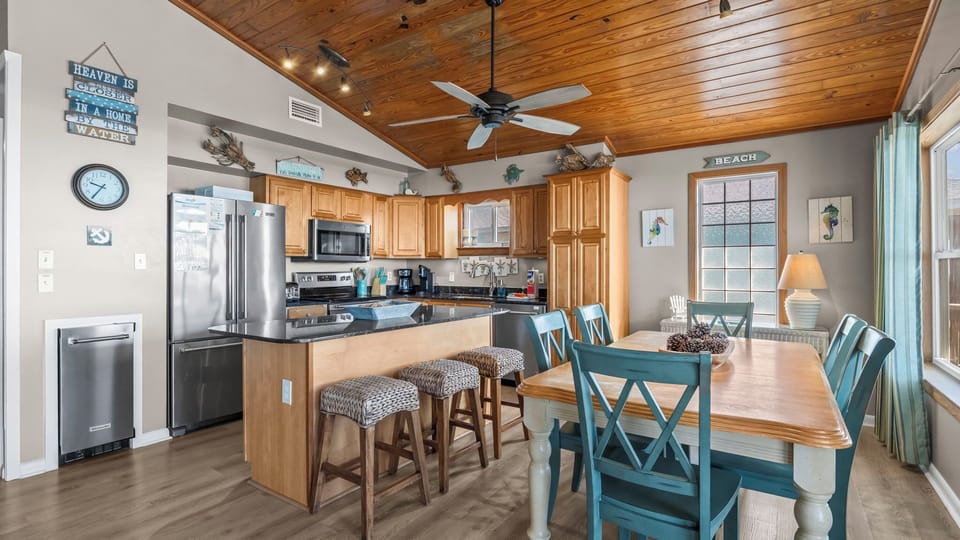 Sandtrap - Family-friendly living. Cook, dine, and connect in this bright space.
