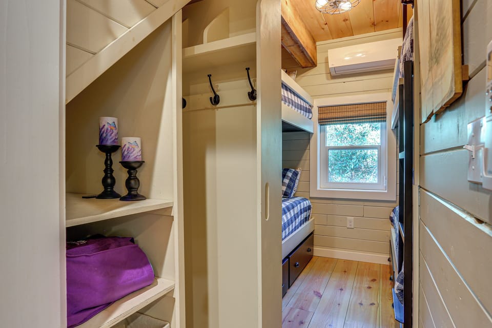 Bedroom 2 | 1st Floor | 2 Twin Bunk Beds | Linens Provided