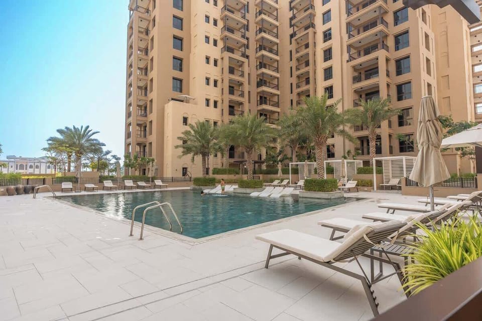 Free pool for guest access