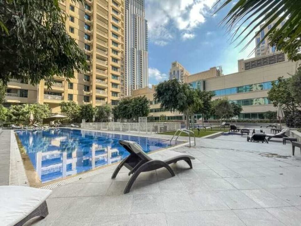 Free pool for guest access
