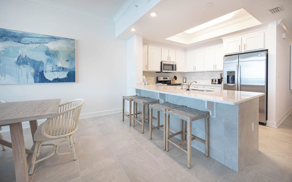 Wake up with morning coffee at the breakfast bar and get ready for a beach day in this stylish space