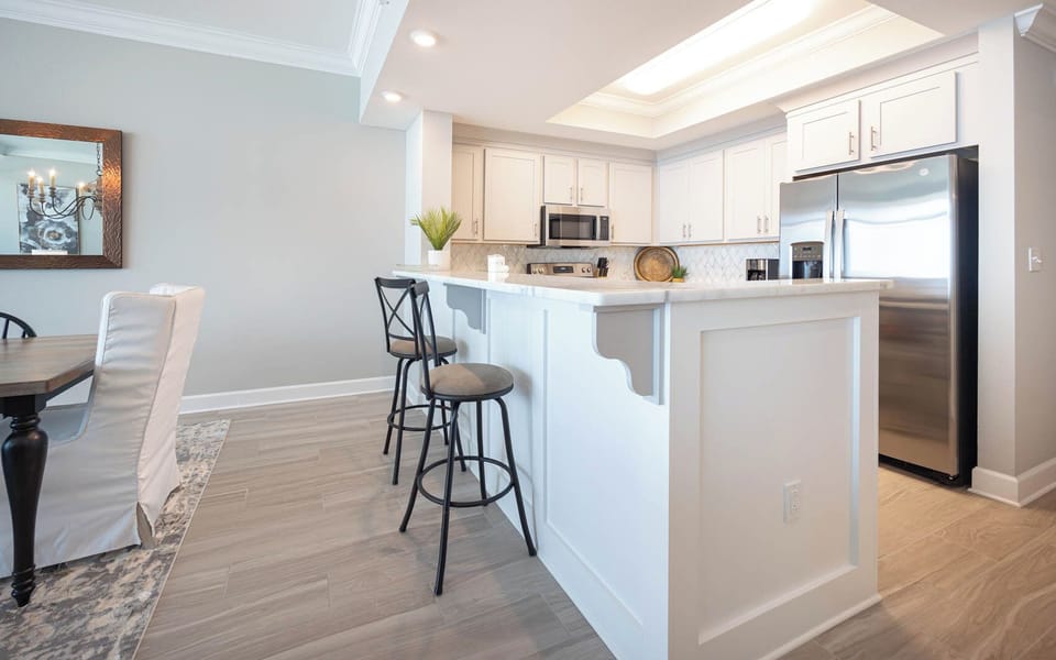 Sip your morning coffee at the breakfast bar and get ready for a beach day in this stylish space