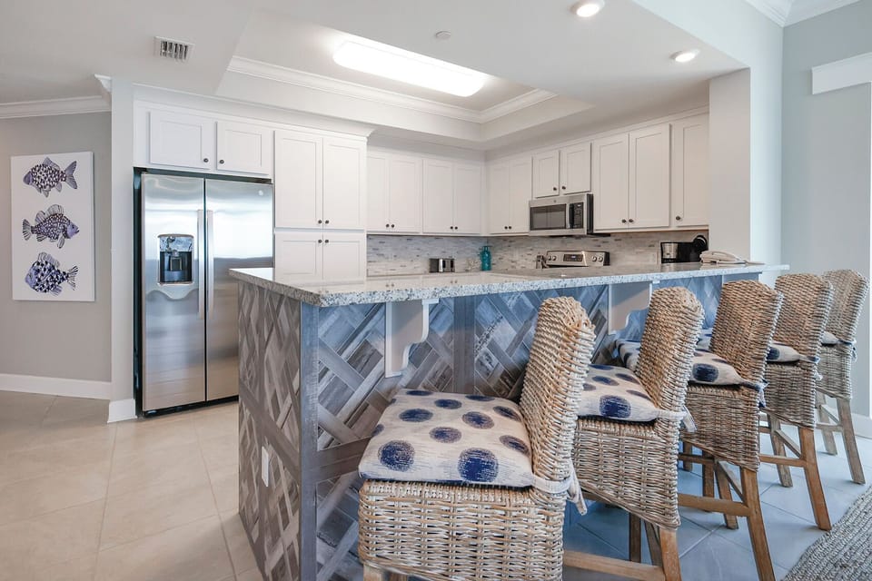 Wake up with morning coffee at the breakfast bar and get ready for a beach day in this stylish space