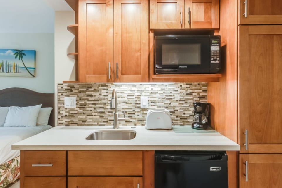 Castle at Maui Banyan T202A - Kitchenette