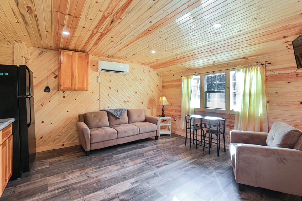 Living Room | Free WiFi | Smart TV | Mini-Split A/C & Heating