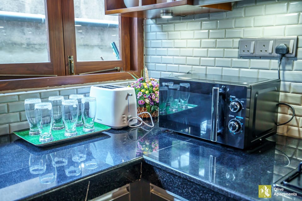 Full Kitchen - Microwave & Toaster