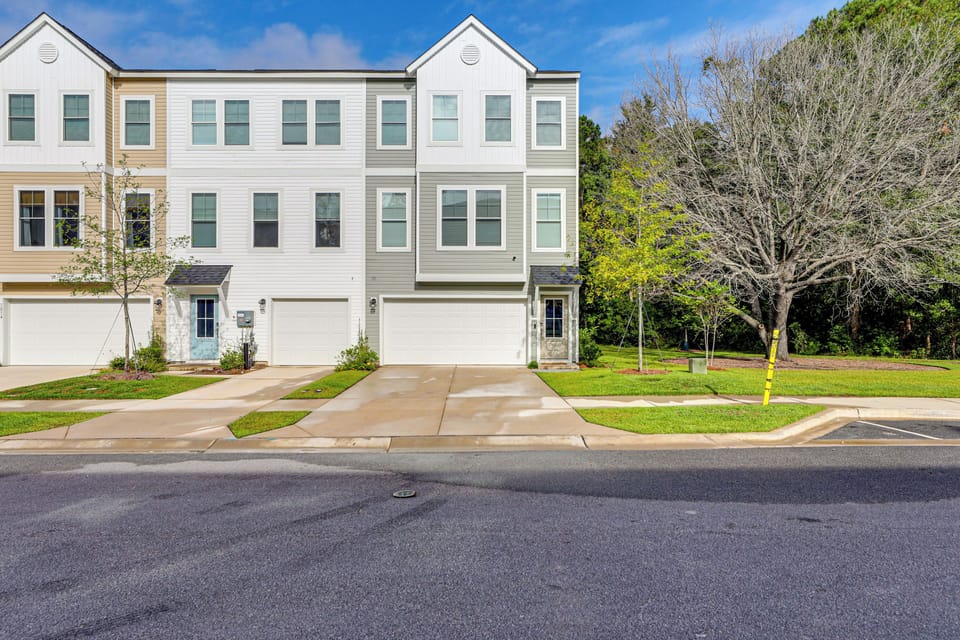 Exterior | Self Check-In | 5 Mi to Park Circle