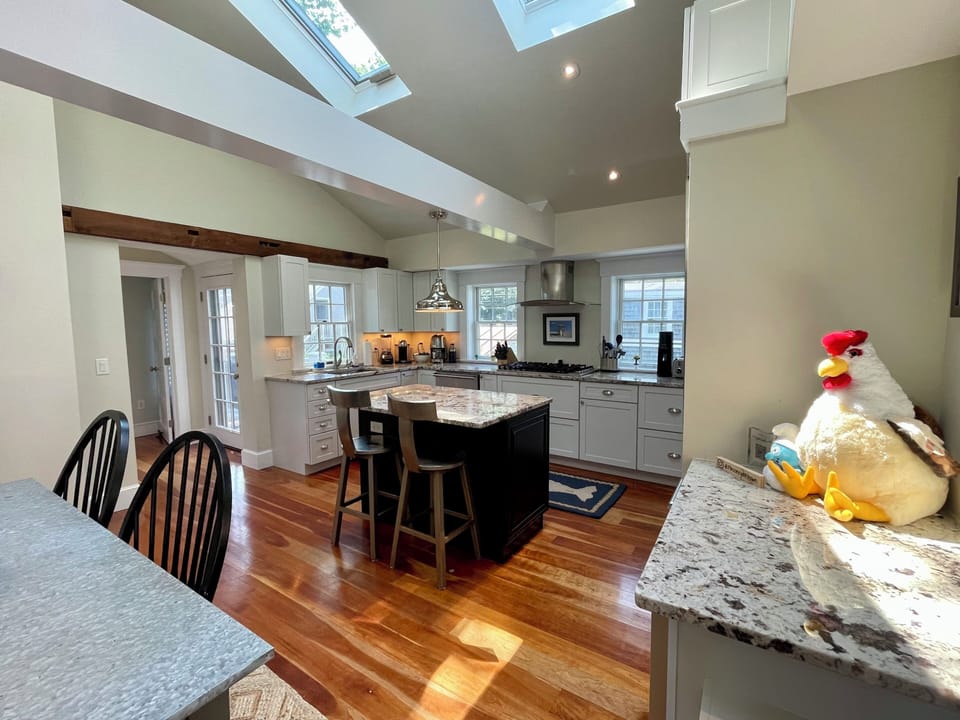 Kitchen with island