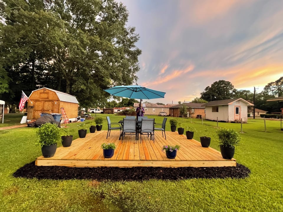 Outdoor dining