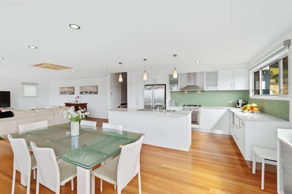 Kitchen & Dining