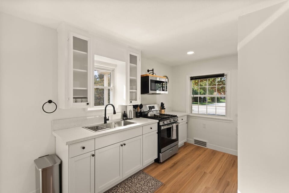 A bright and airy kitchen, perfect for cozy mornings and delicious dinners. ✨ #homegoals