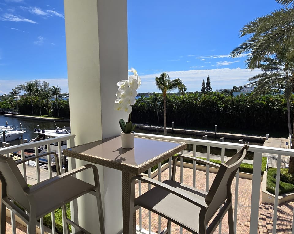 Welcome to Paradise with your Private Balcony View!