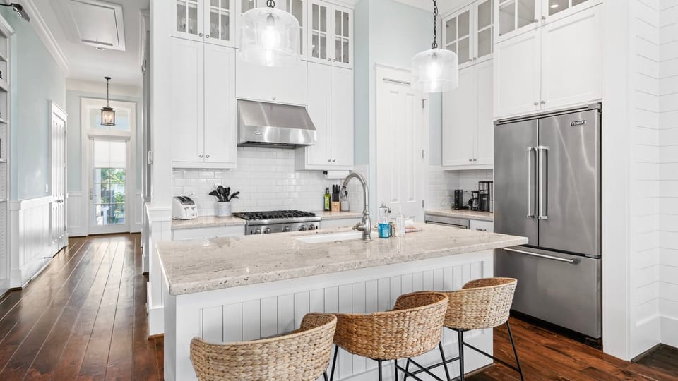 Full Kitchen w/ All of the Necessities!