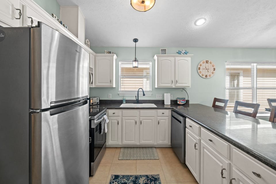 Large, fully stocked kitchen