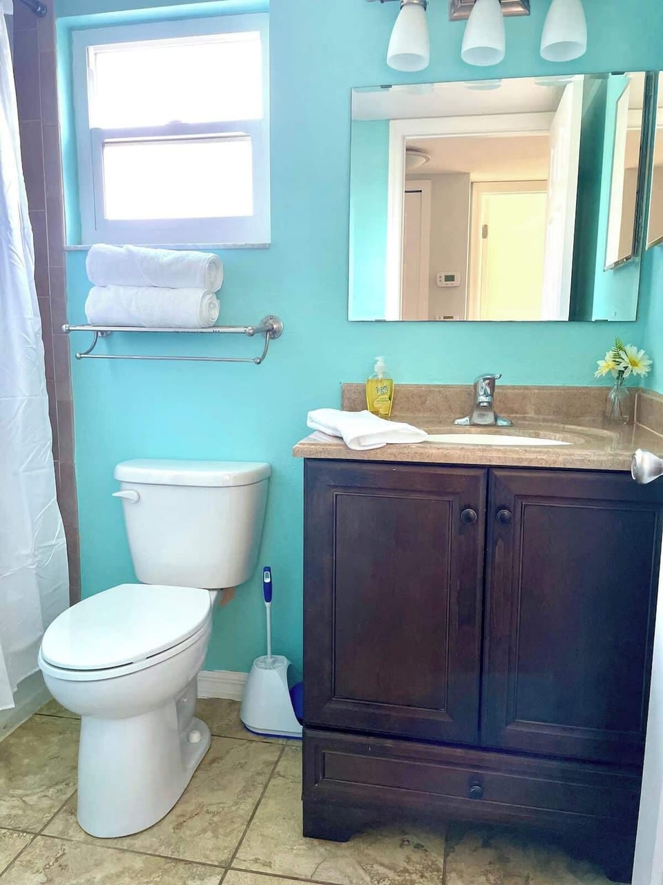 Bright and airy bathroom!