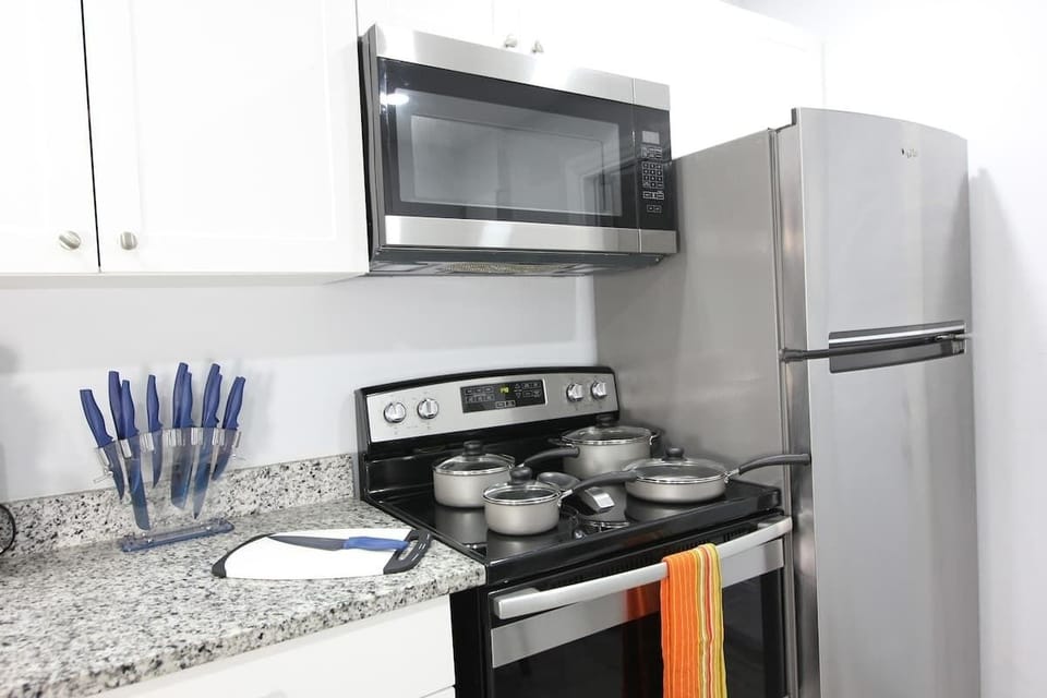Modern kitchen, fully equipped for you.