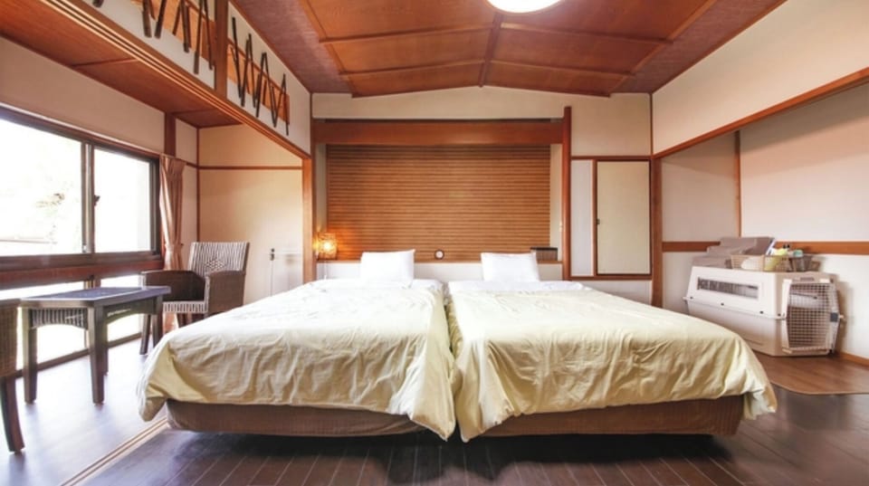・Please relax in a semi-double bed.