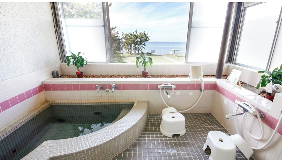 ・Warm yourself up from the core♪ Refresh yourself from the fatigue of your travels in the hot springs