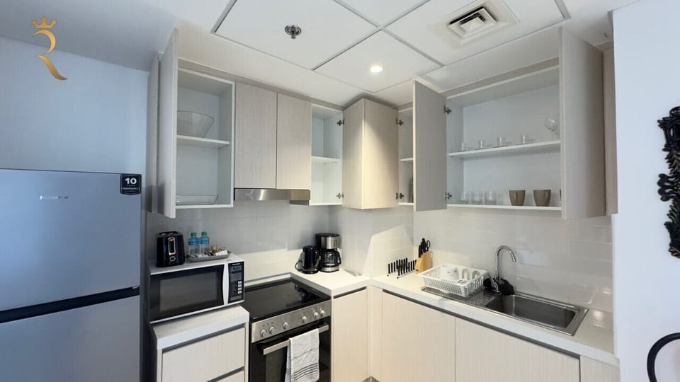 A chef’s dream – luxurious finishes and top-tier appliances await.