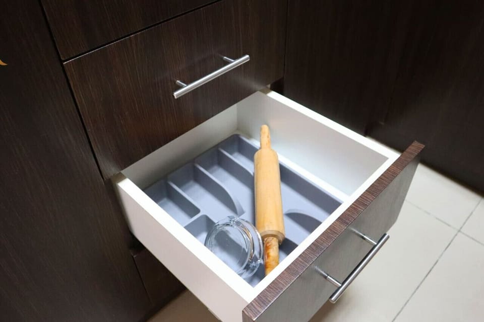 Roll out your favorite dough effortlessly with our sturdy and reliable rolling pin.