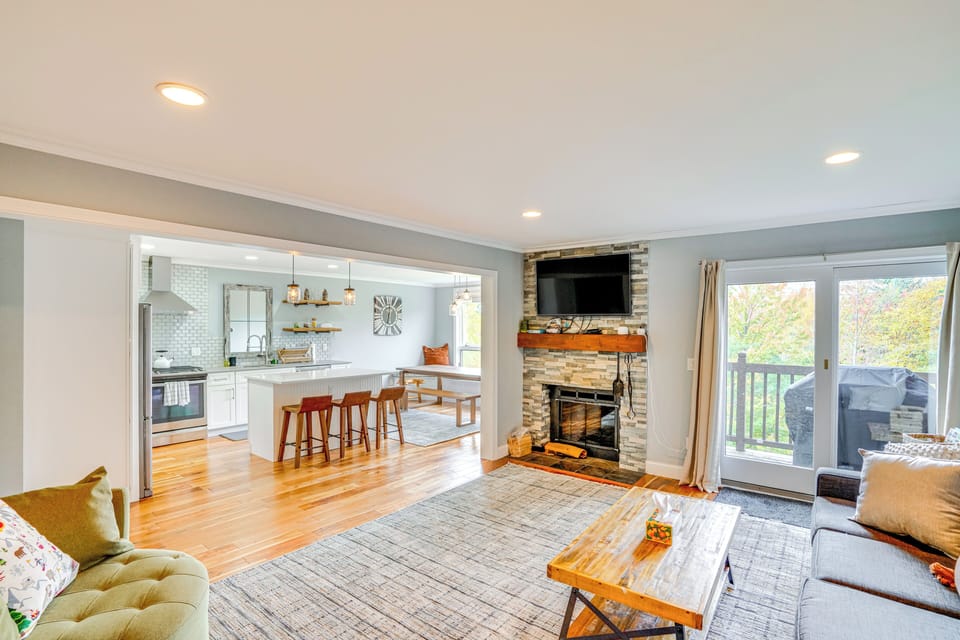 Living Room | Smart TV | Wood-Burning Fireplace | Main Floor
