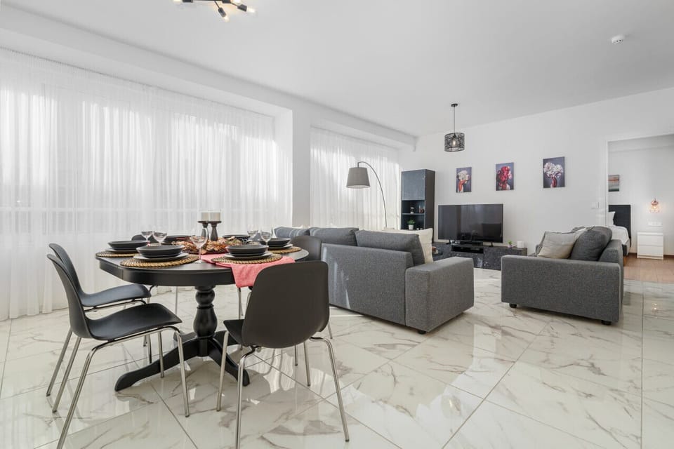Living room & Dining room