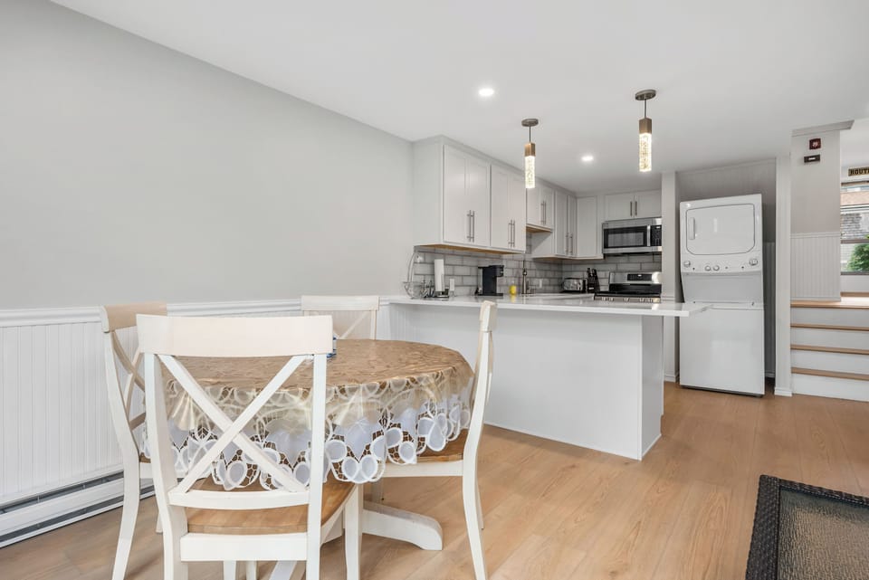 Eat in kitchen