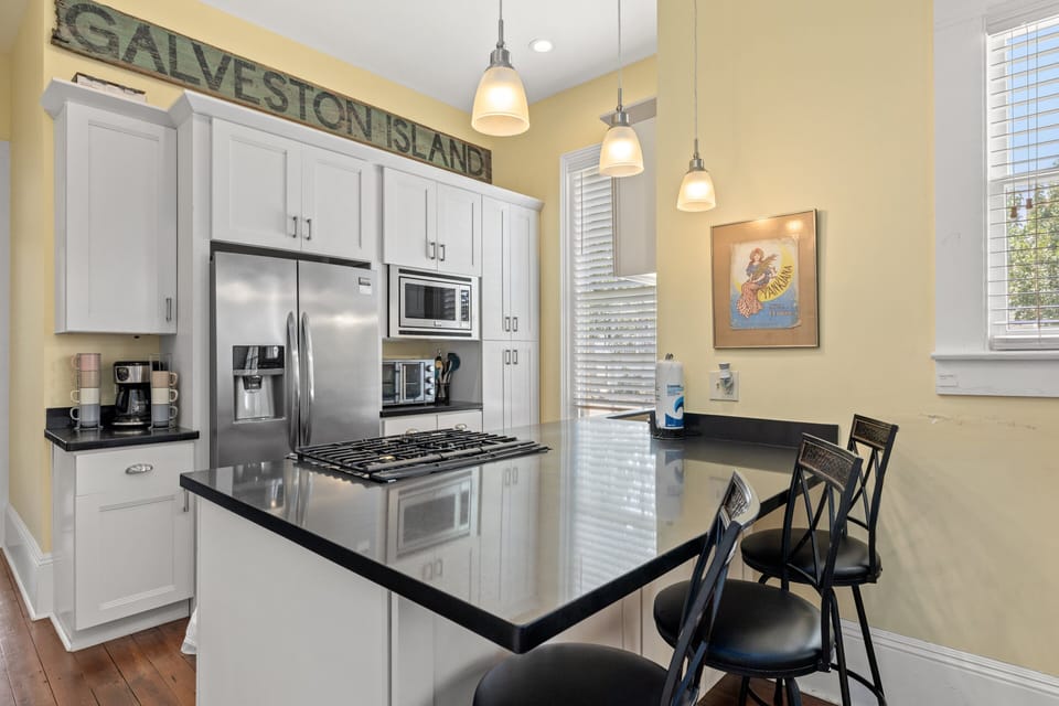 Full kitchen