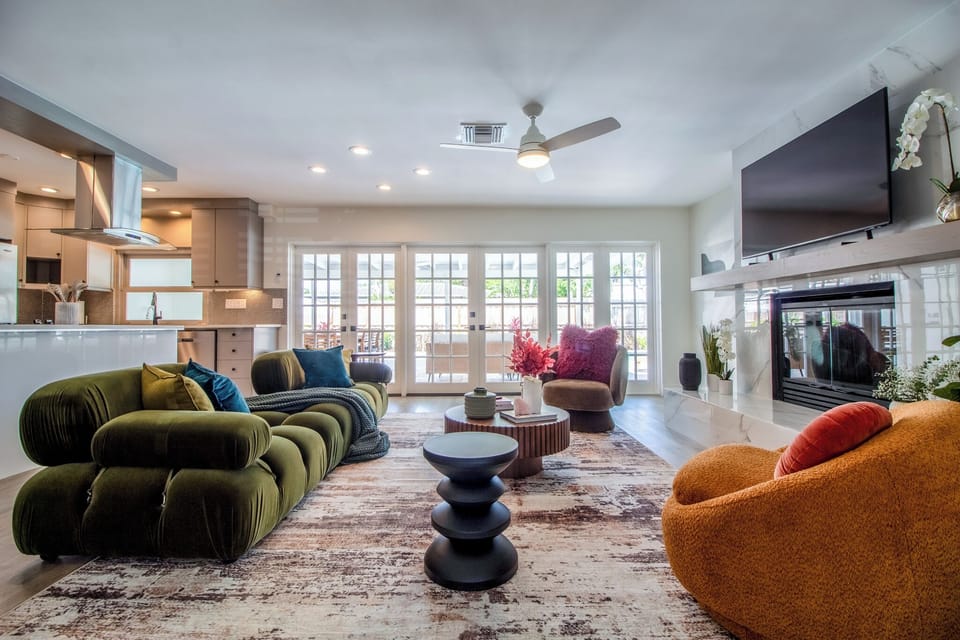 Spacious living room with TV, fireplace, and direct access to the outdoor area