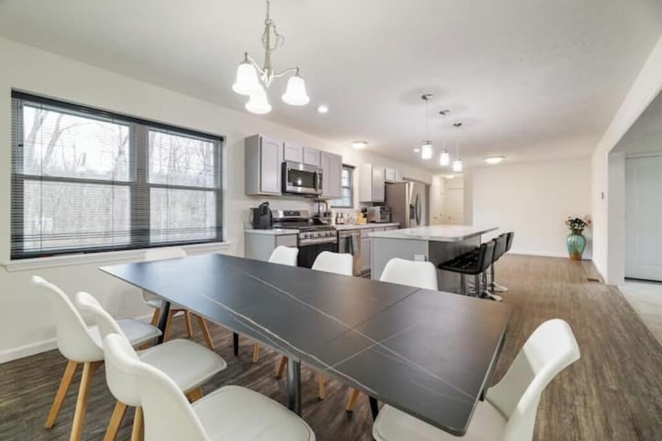 DINING TABLE WITH 10 CHAIRS