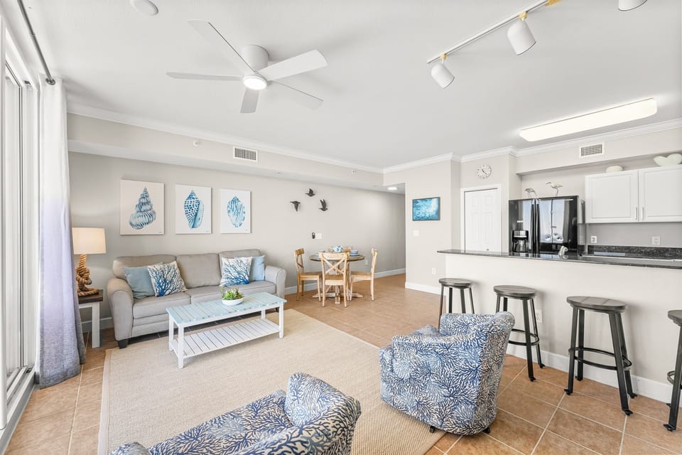Open Concept Living Room, Dining Area, and Kitchen