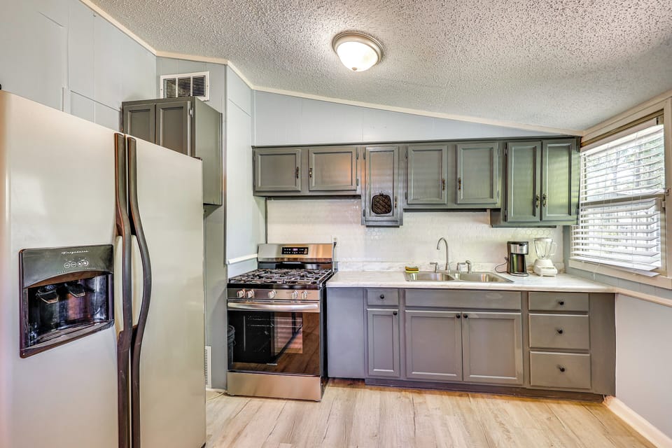 Kitchen | Cooking Basics | Pod Coffee Maker | Blender | Microwave | Toaster