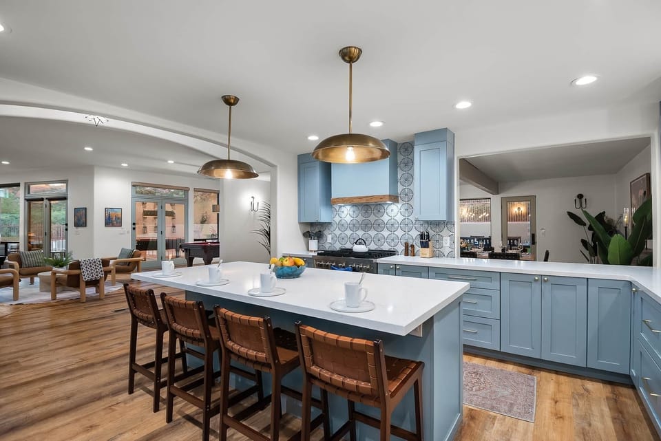 Kitchen fully equipped featuring microwave and 2 ovens