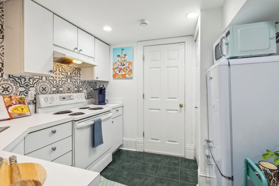 Keurig machine, electric kettle, microwave, oven, and fridge/freezer.