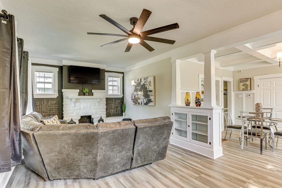 Memphis Vacation Rental | 4BR | 2BA | 2,400 Sq Ft | Stairs to Enter