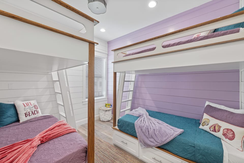 SECOND FLOOR 
Bunk Beds twin 4 