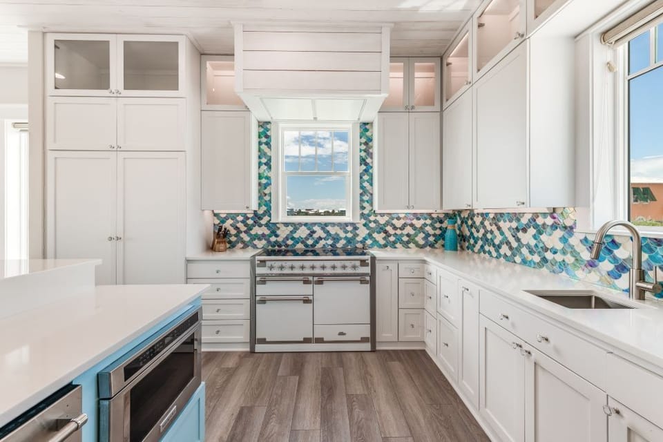 SECOND FLOOR 
KITCHEN