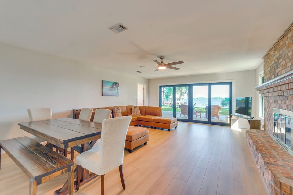 Dining Area | Dishware/Flatware