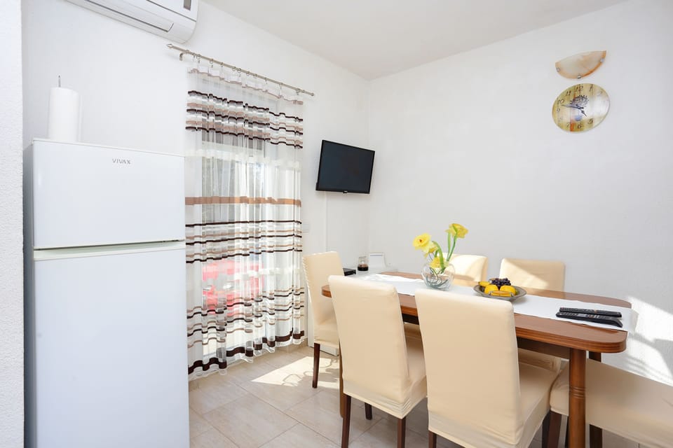Dining room 1