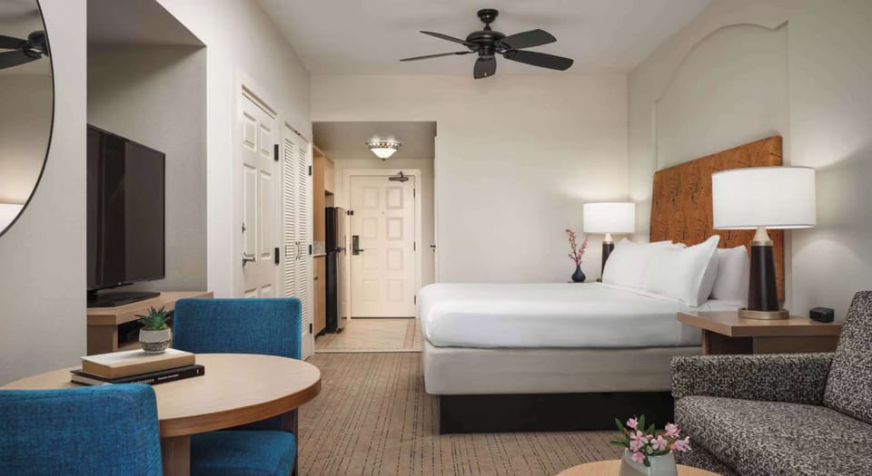 2nd bedroom:  1 King bed AND 1 sofa bed OR 2 Queen beds.  Bed configuration can be requested but is not guaranteed.