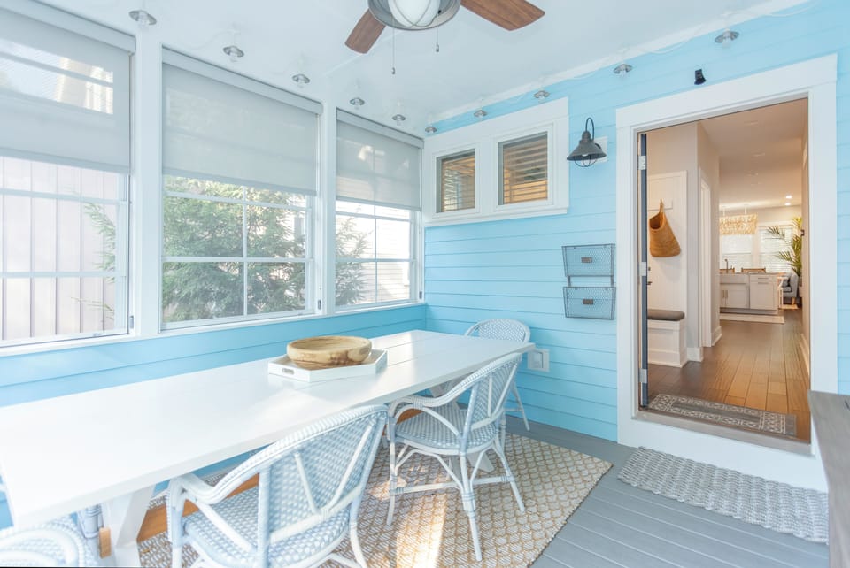 Bonus dining room in the front porch