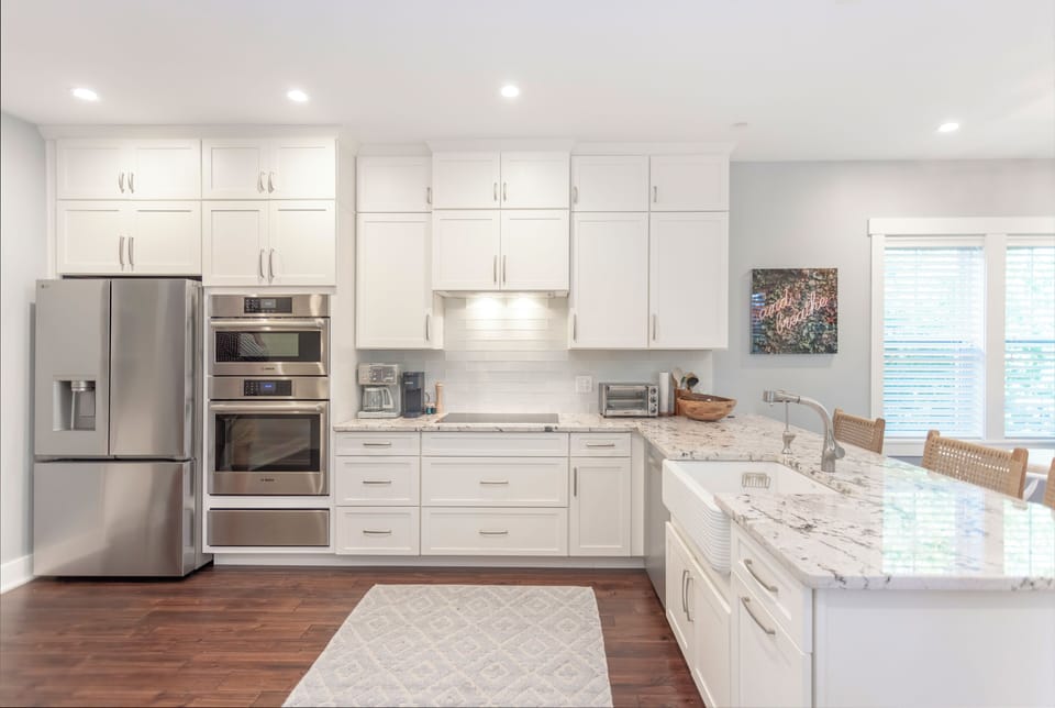 Fully equipped kitchen with double ovens